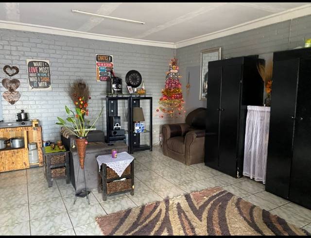6 BEDROOM HOUSE FOR SALE IN GROOTVALY